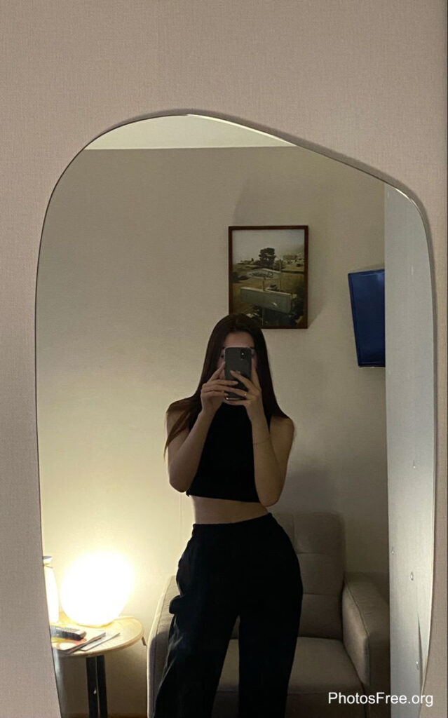 mirror selfie