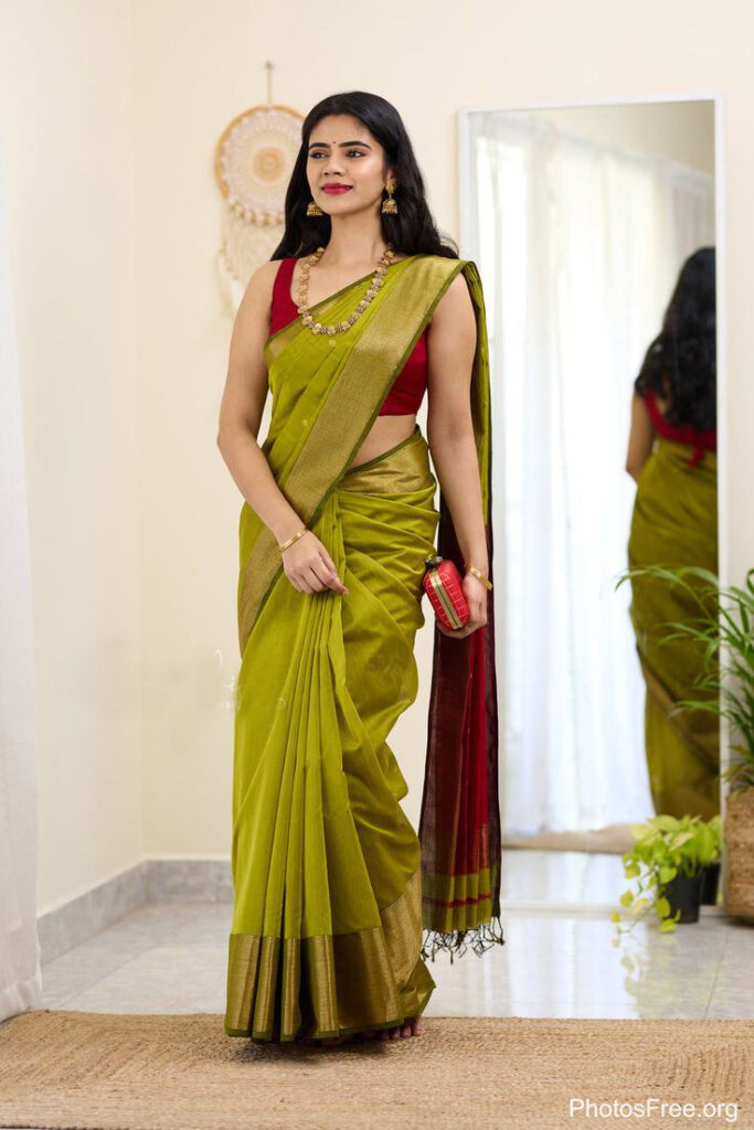 Saree Poses For Girls