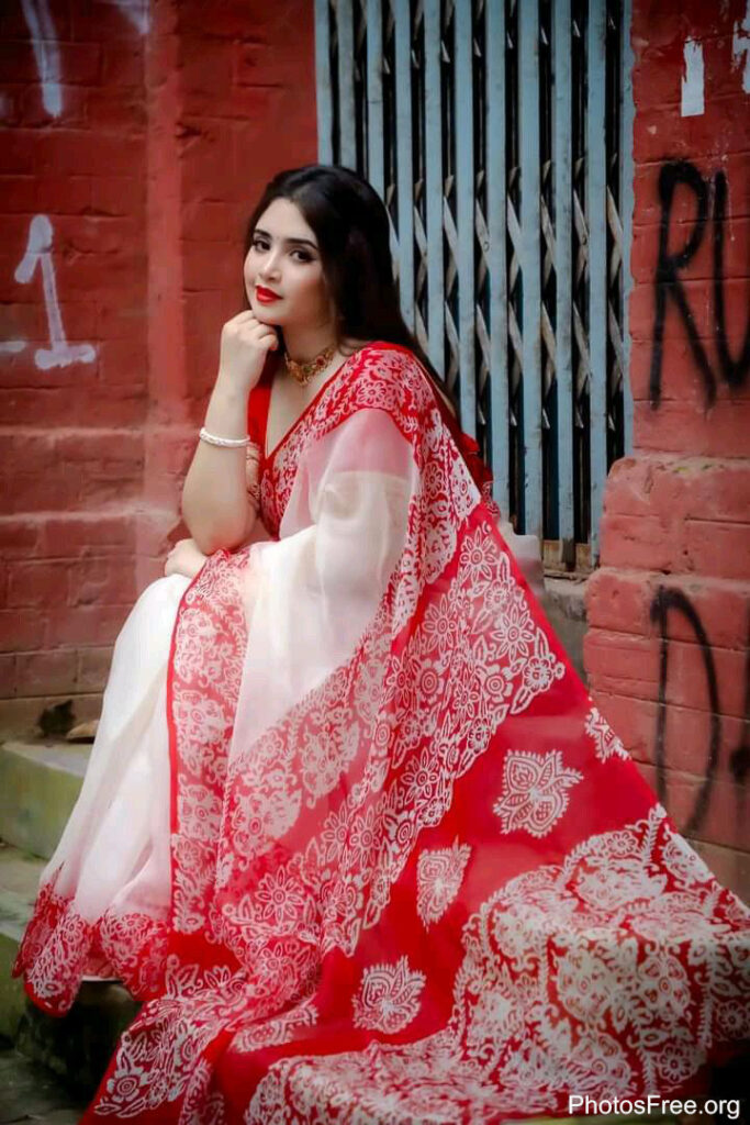 Simple Saree Poses For Photoshoot