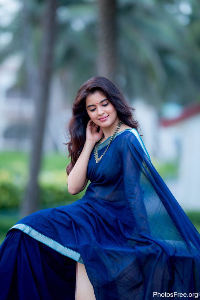 Simple Saree Poses For Photoshoot